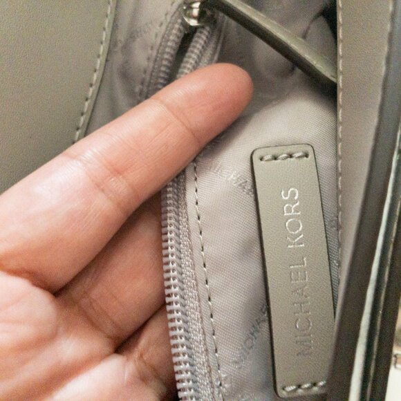 Michael Kors Manhattan Medium Metallic Satchel - Silver Adjustable Strap Logo - Picture 11 of 14